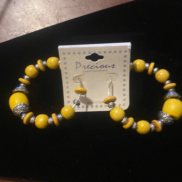 Jewelry - Fashion Hoop Pierced Earrings NWOT